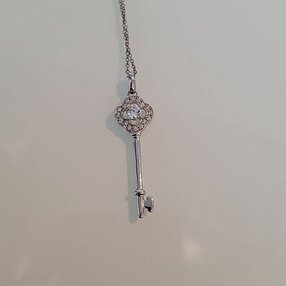 Jewelry - Key necklace with delicate silver chain sparkly